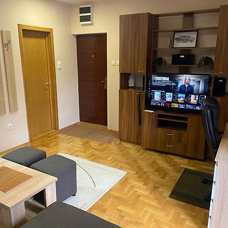 Mila Apartment Нови-Сад Экстерьер фото